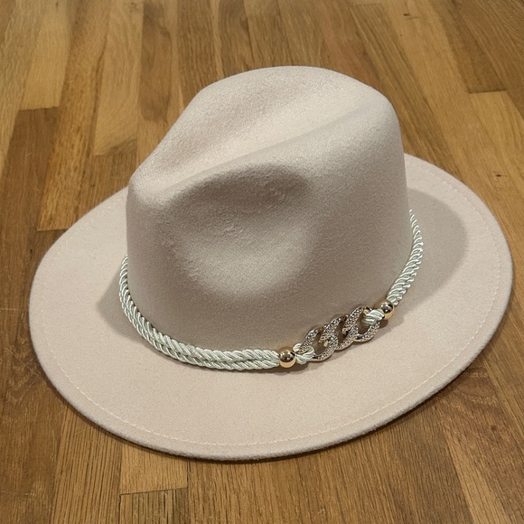 Amazon Accessories - Amazon | Elegant blush pink Fedora Hat with Chain Detail